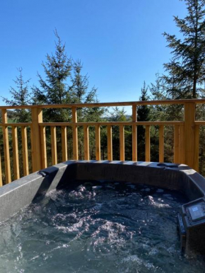 Chestnut Lodge with Hot Tub